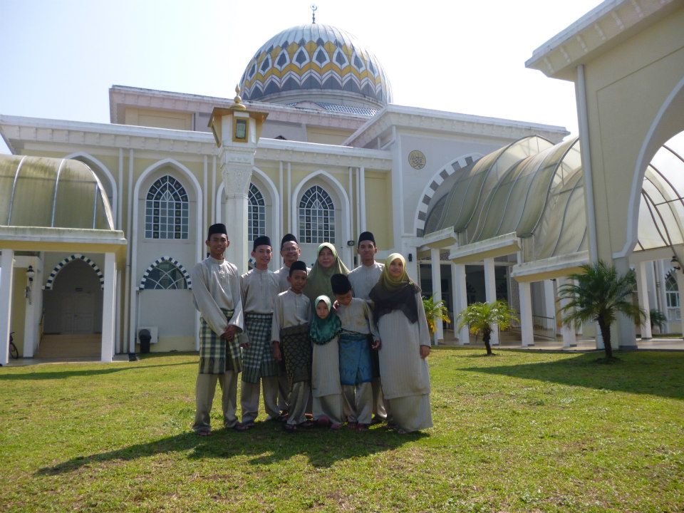 GAMBAR FAMILY RAYA by Mohamad Nor Sundari - Flipsnack